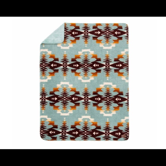 Pendleton Sherpa fleece throw 50”x70” - Picture 3 of 3